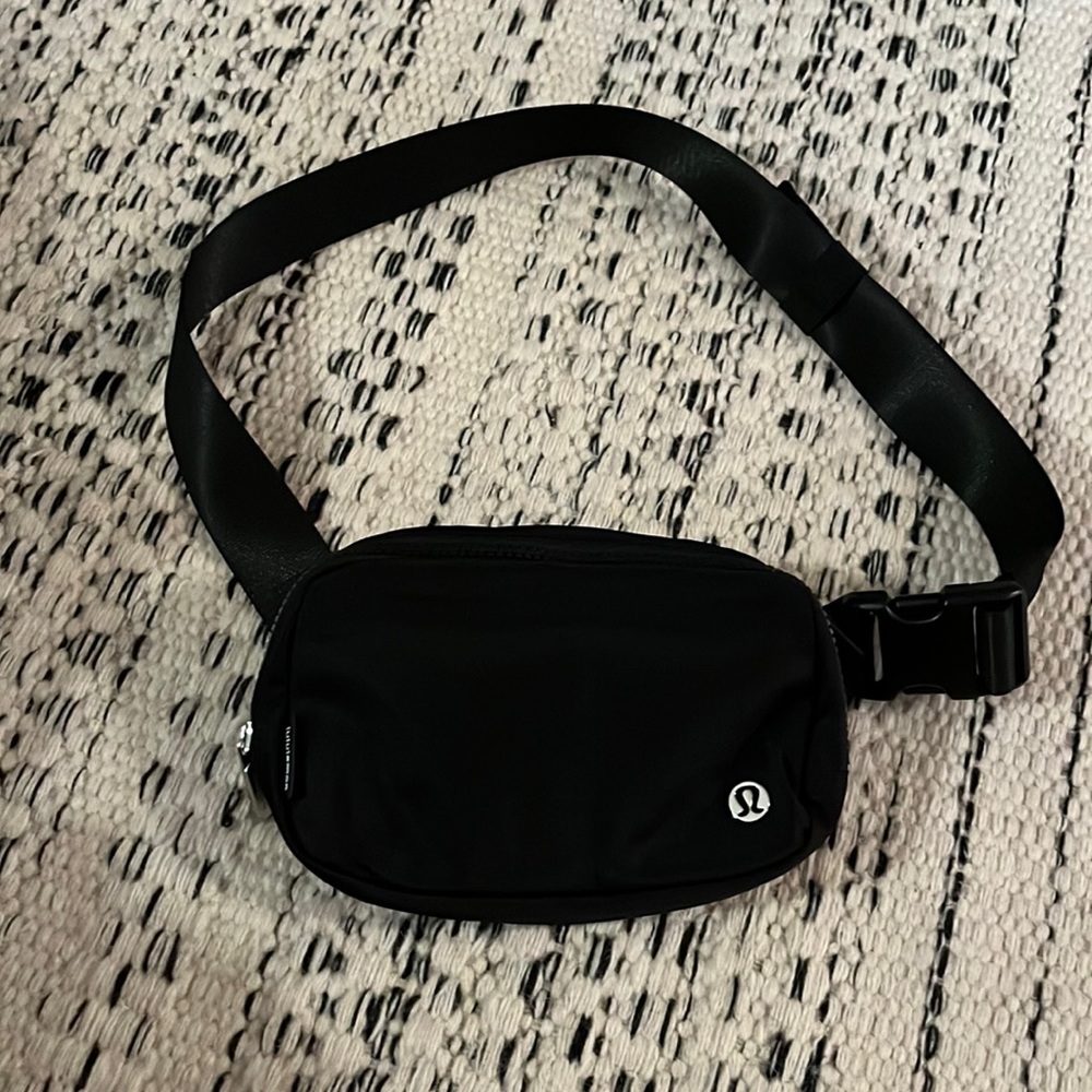 Lululemon everywhere belt bag 1L